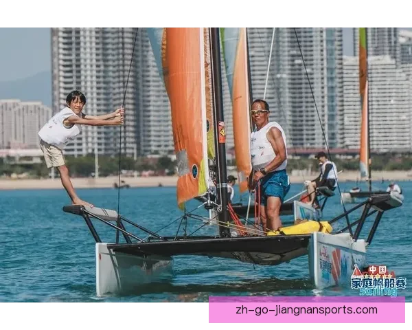 帆船比赛精彩纷呈，掀起海上狂澜