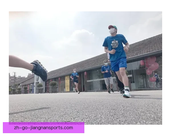 挑战极限，征战铁人三项赛尽显勇气与毅力