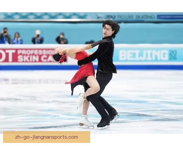 滑冰公开赛：冰上辉煌瞬间。