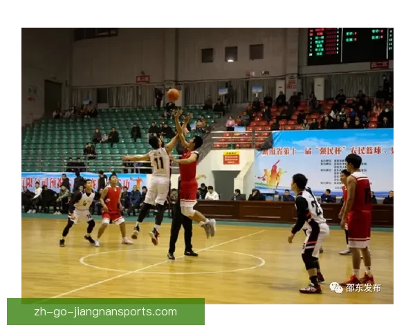 重量级选手实力较拼，举重比赛激烈角逐势不可挡